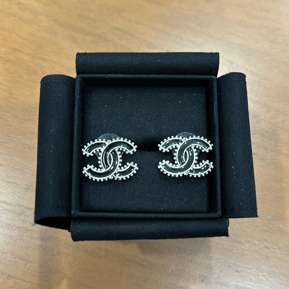 Chanel stud earrings black/silver